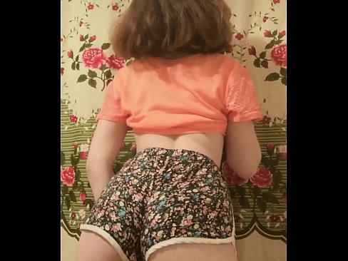 ❤️ Neska gazte sexy galtzak kentzen kameraren aurrean Kalitatezko sexua gurean eu.milf300com.ru ❤