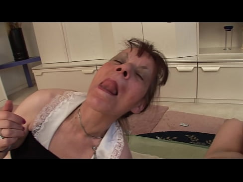 ❤️ Bi amona eta aitona batek hirukotea dute Kalitatezko sexua gurean eu.milf300com.ru ❤