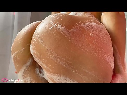 ❤️ Brunette pussy bibragailuarekin masturbatzen du dutxan orgasmo bizia lortzeko Kalitatezko sexua gurean eu.milf300com.ru ❤
