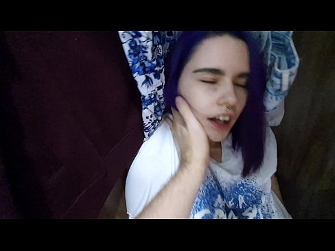 ❤️ Nire ahizpa armairuan aurkitu eta lagundu zion esperma Kalitatezko sexua gurean eu.milf300com.ru ❤
